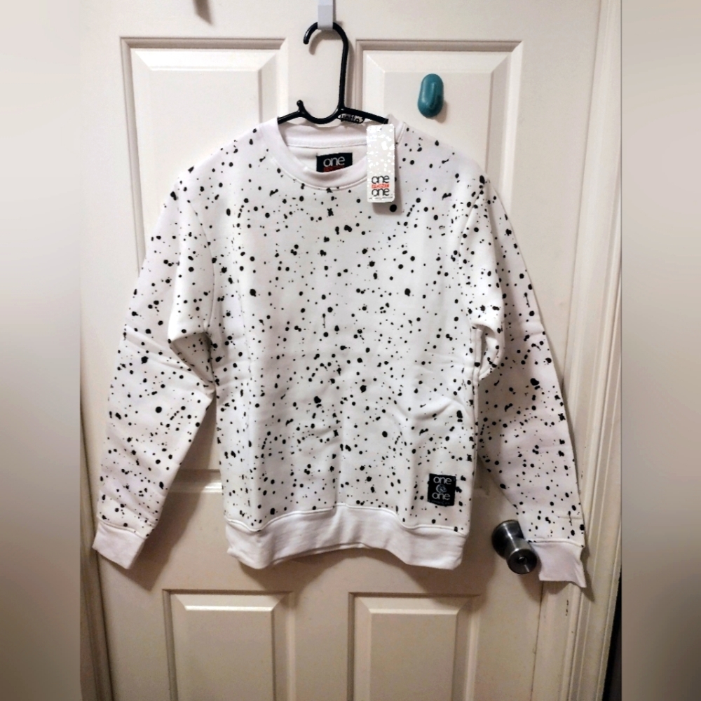 🆕️ONE POINT ONE WHITE LONG SLEEVE BLACK SPOTTED Sz L 14/16